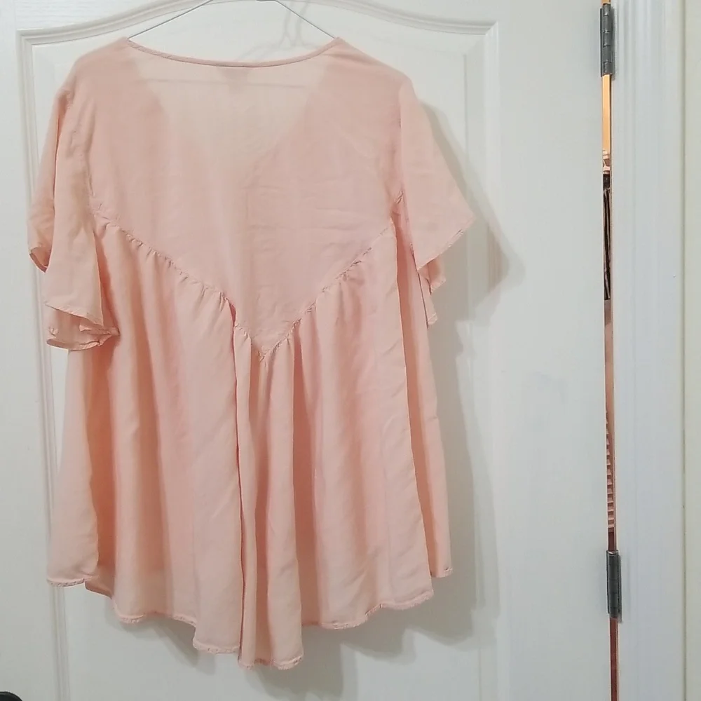 EST.1946 Peach Lace Applique Flowy Top - Picture 5 of 9
